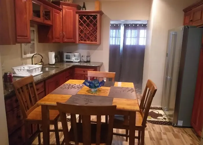 Hideaway Cozy Place With Patio
